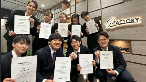 社内イベントで表彰された社員